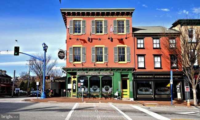 Building Photo - 254 Morris St