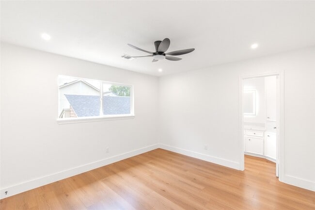 Building Photo - 15202 La Paloma Dr