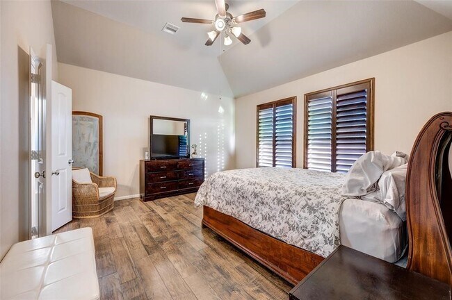 Building Photo - 23831 Villa Lisa Dr