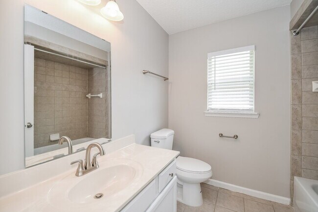 Building Photo - 1844 Lake Forest Ln