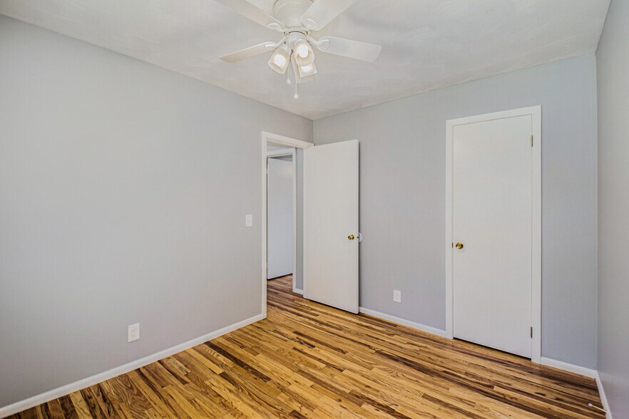 Master Bedroom - 4622 Parkview Dr