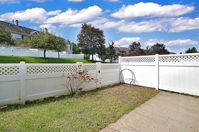 Building Photo - 2102 Ackmen Ct