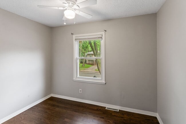Building Photo - COMING SOON! 3 Bedroom 1 Bathroom in Grand...