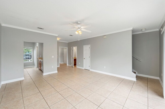 Building Photo - Niceville Townhouse in PRIME location!!