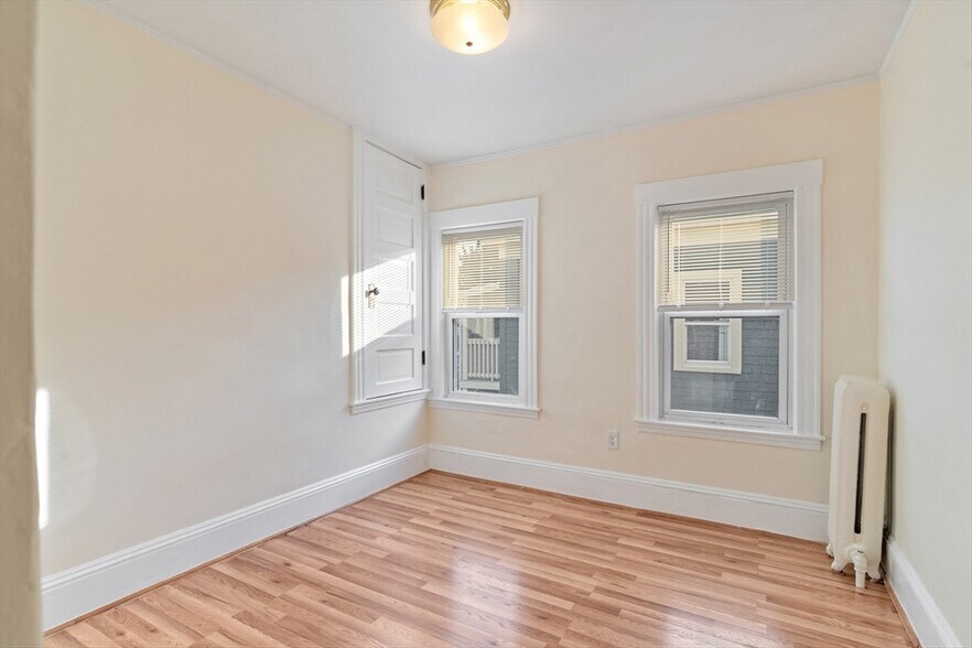 Building Photo - 64 Grant St