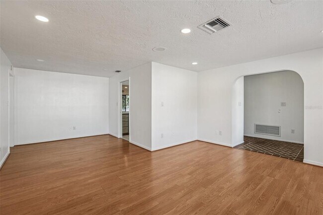 Building Photo - 3100 N Canal Dr