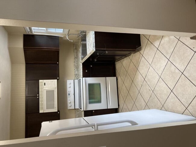 Building Photo - 23 Broadway Ave