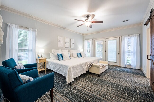 Building Photo - 29 Dean Rd SE