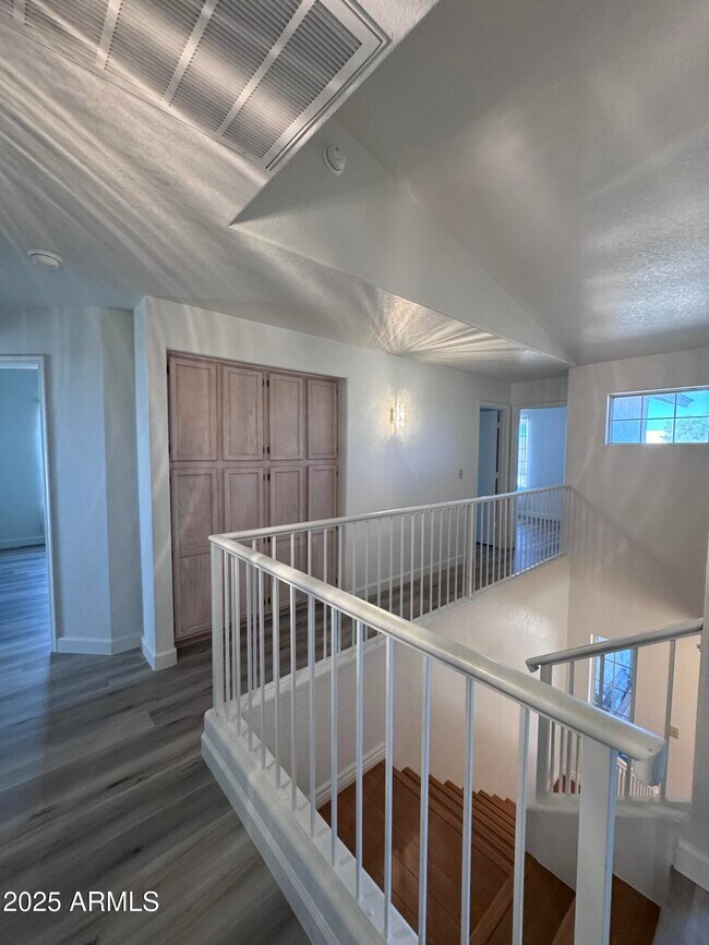 Building Photo - 8631 W Monte Vista Rd