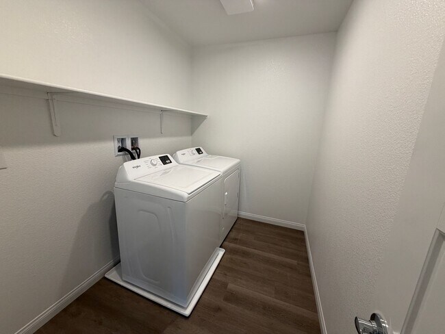 Building Photo - New Build - Never Lived In