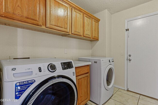 Building Photo - 6377 Franklin Ridge Dr