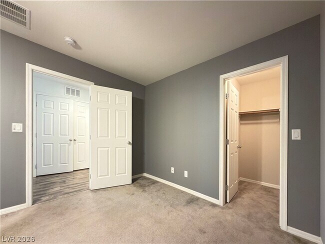 Building Photo - 372 Ambitious St
