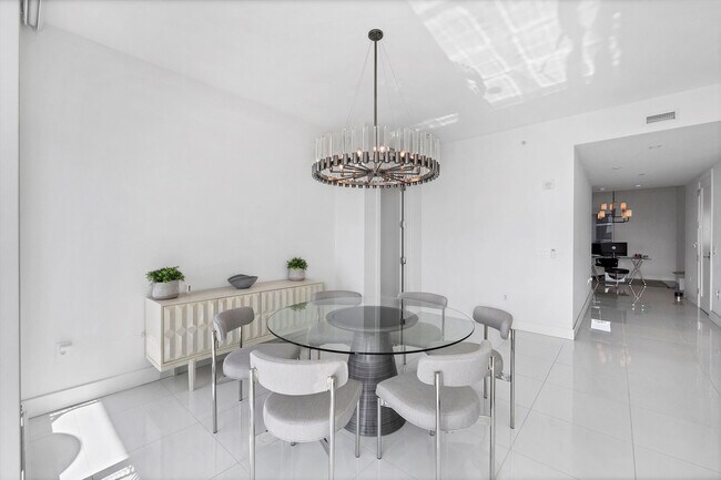 Building Photo - 1155 N Gulfstream Ave