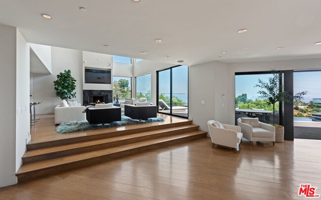 Building Photo - 2826 Las Alturas St