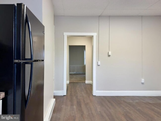 Building Photo - 100 S Front St