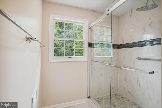 Building Photo - 9708 Locust Hill Dr