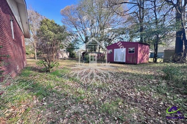 Building Photo - 305 Sparta St