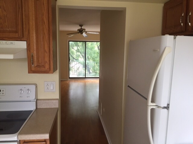 Building Photo - 5405 Chateau Dr