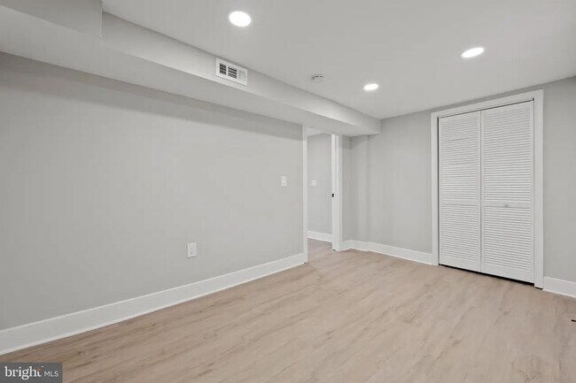 Building Photo - 28 Kennedy St