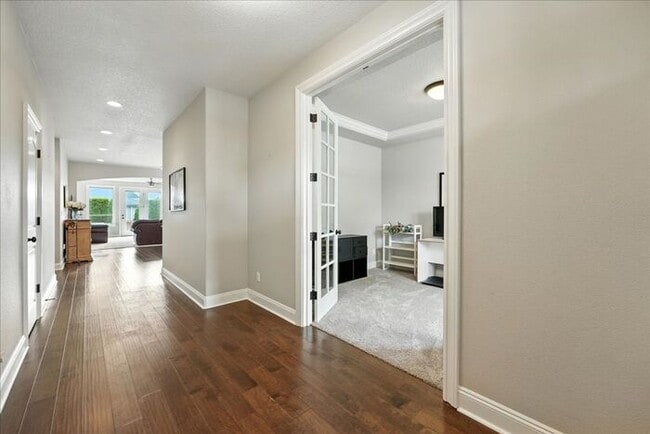Building Photo - Elegant 3-Bedroom Fully Furnished Home wit...
