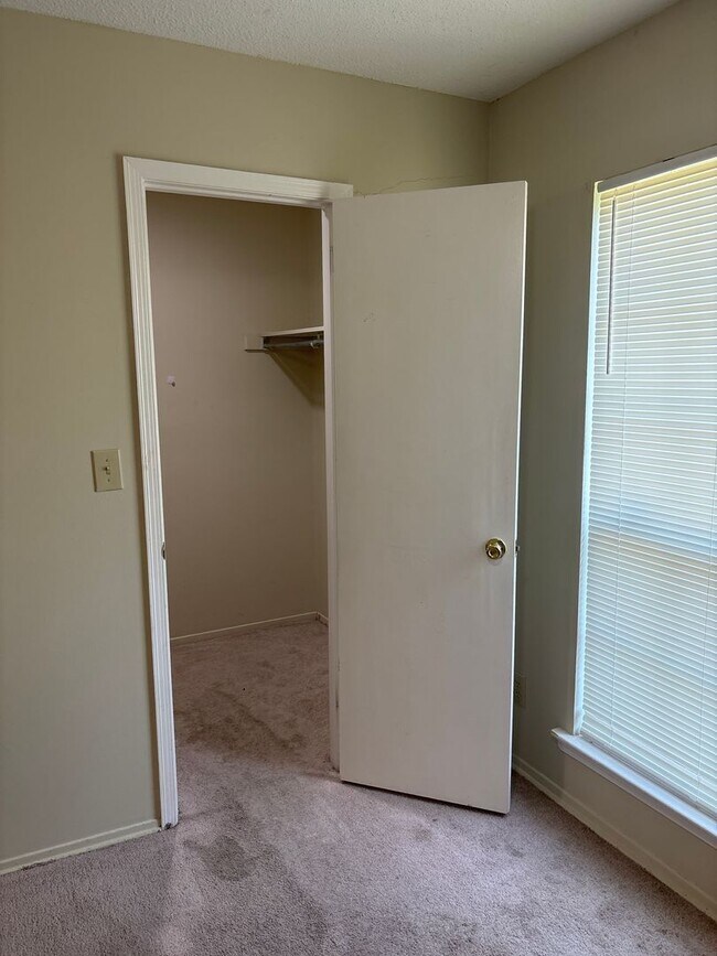 Building Photo - 5768 Worchester Ct