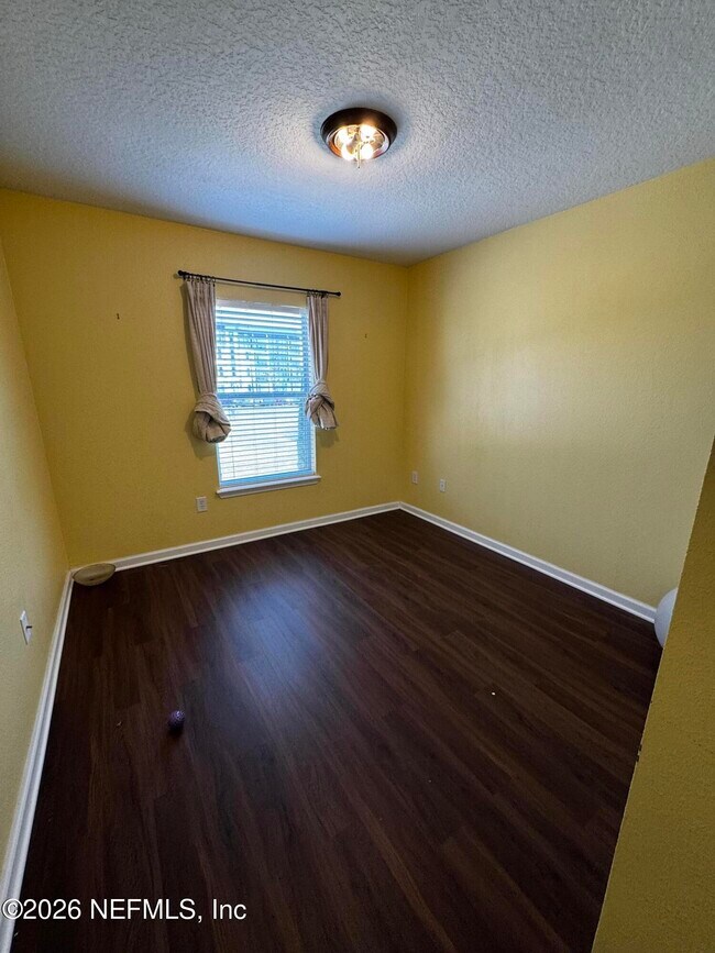 Building Photo - 1052 N Black Cherry Dr