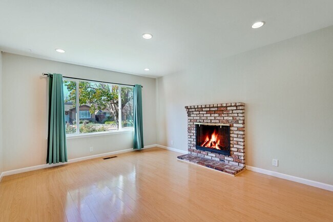 Building Photo - Charming 1,780 Sq Ft 4 bedroom 2 bath home in South San Jose