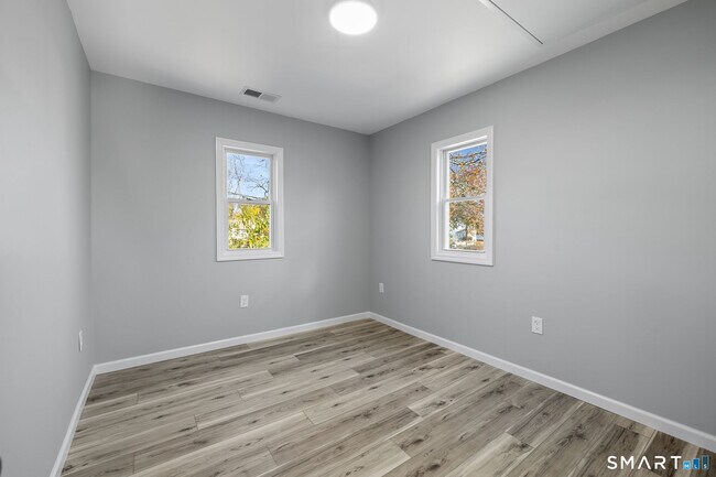 Building Photo - 273 High Ridge Dr