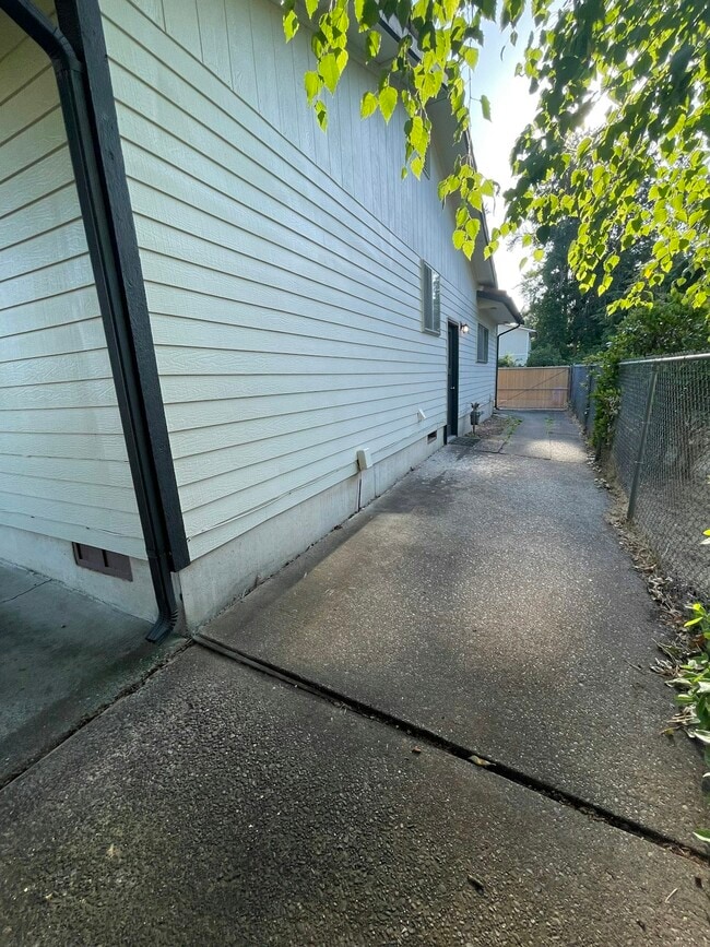 Building Photo - 15033 25th Ave Ct E