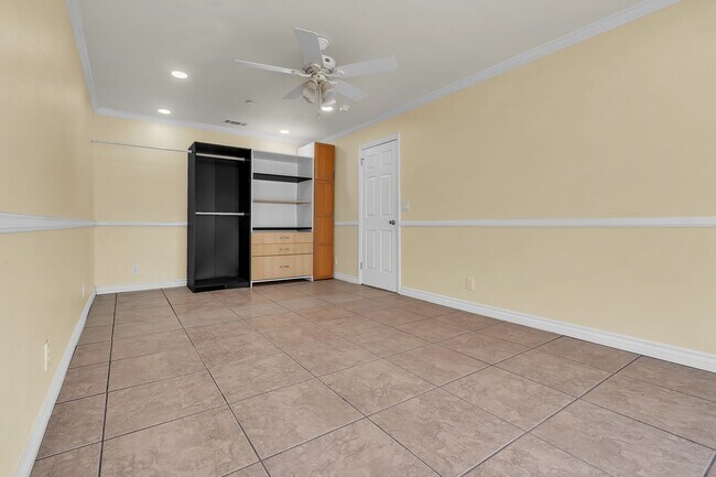 Building Photo - 5246 N Gareloch Ave