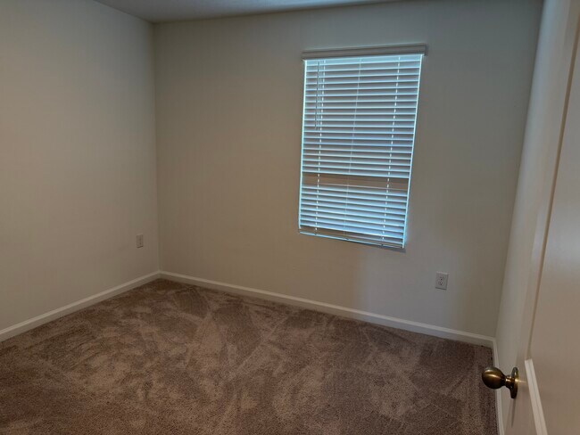 Building Photo - 3353 Vesara Dr