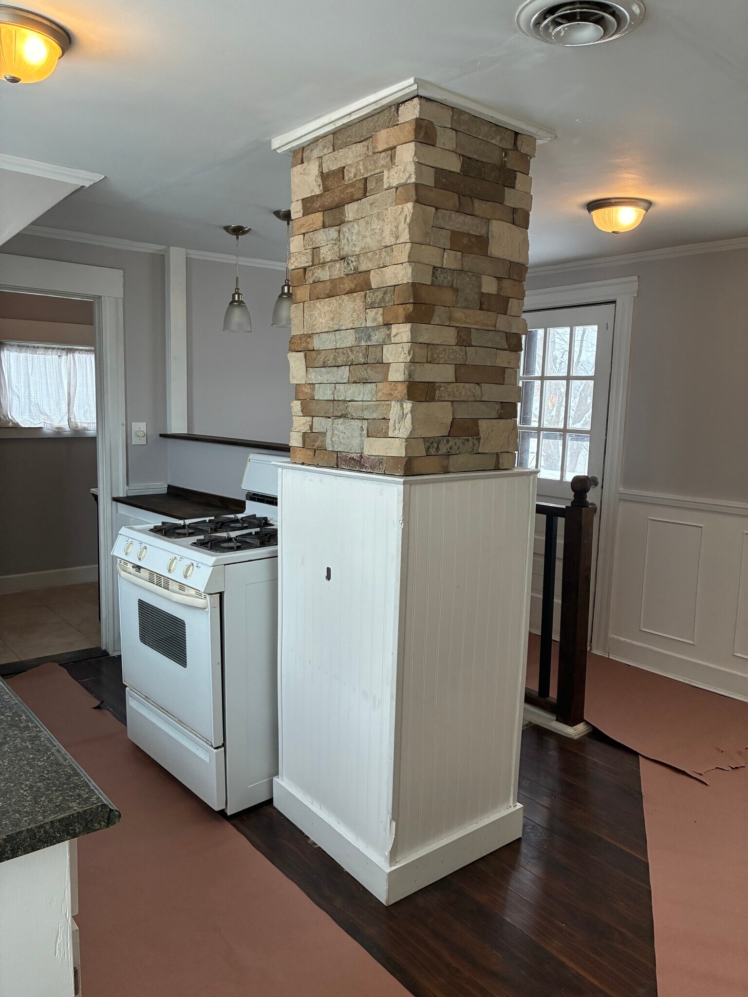 Building Photo - 42 S Central St