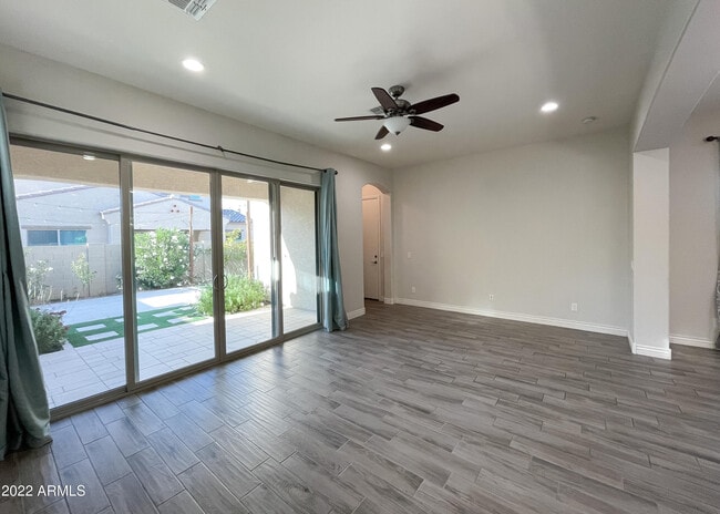 Building Photo - 2902 E Ebony Dr