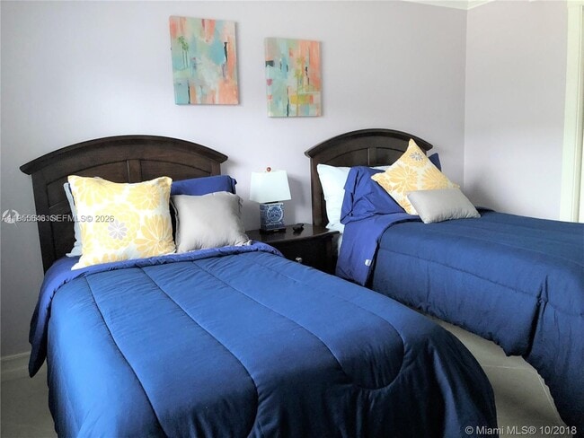 Building Photo - 6471 Bay Club Dr