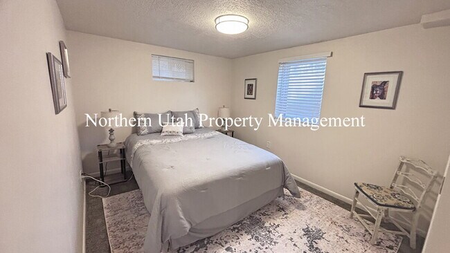 Building Photo - Rooms for Rent