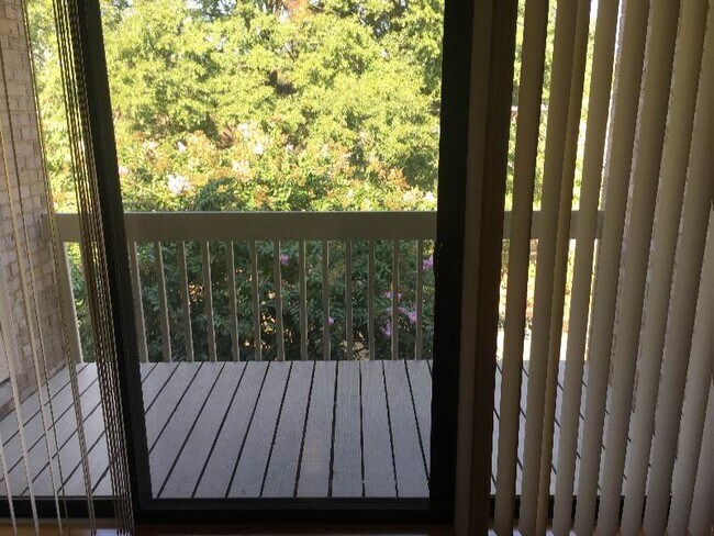 Building Photo - 6310 Hil-Mar Dr