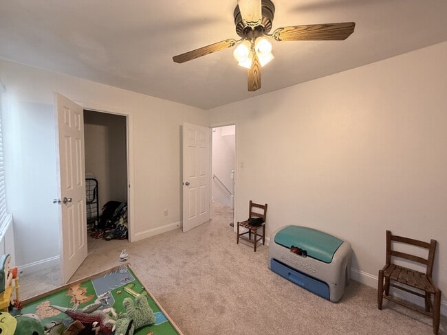 Building Photo - 1528 Jameson Dr