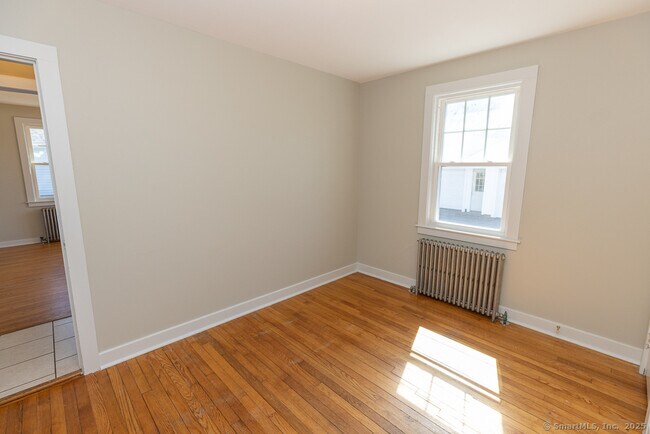 Building Photo - 32 Maplewood St