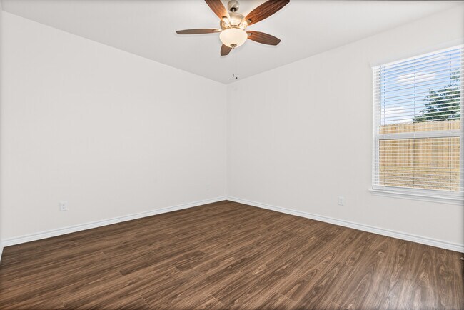 Building Photo - 5104 Rose Gdn Lp