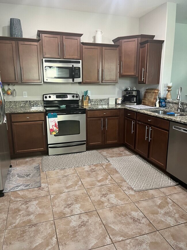 Building Photo - 2819 Lantern Hill Ave