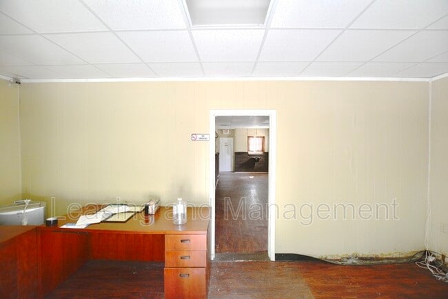 Building Photo - 839 W Richardson Ave