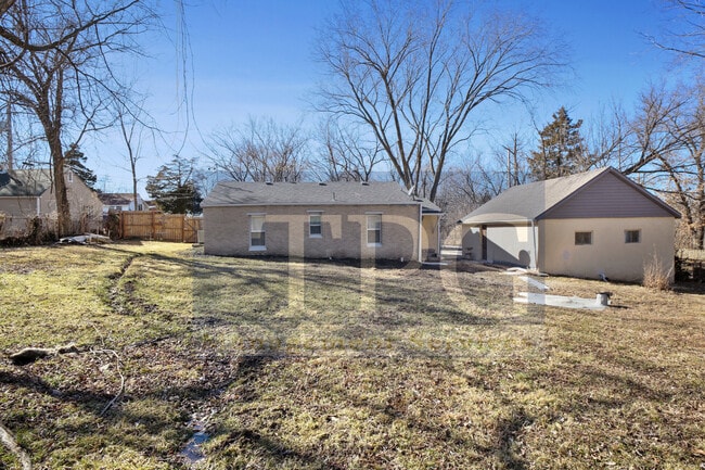 Building Photo - 6609 Richmond Ave