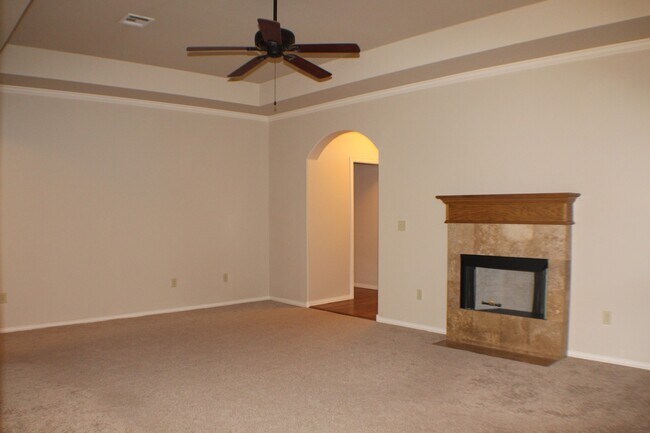 Building Photo - Bixby home available now!