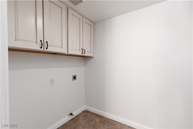 Building Photo - 1004 Sun wood Dr