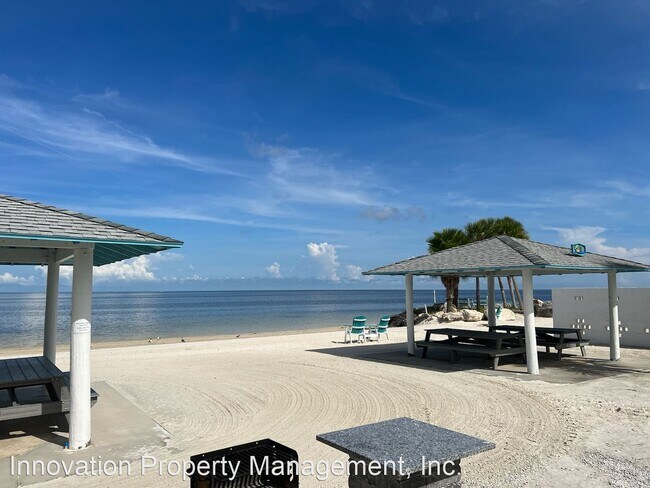 Building Photo - 2 br, 1 bath Apartment - 2 Bedroom 1 Bath ...