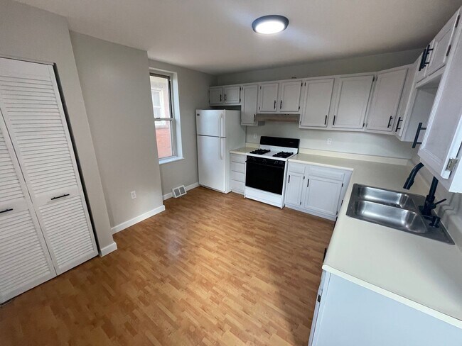 Building Photo - 155 Kendall Ave