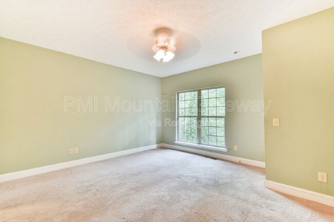 Building Photo - 11 Berg Strasse