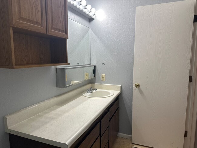 Building Photo - Rare 1 bedroom detached home with yard