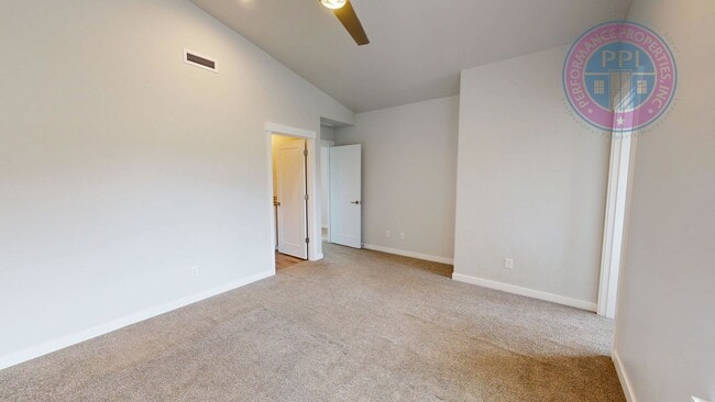 Building Photo - **Reed's Crossing / Rosedale Parks! Luxury Townhome, Desirable End Unit, Community Pool, Clubhous...