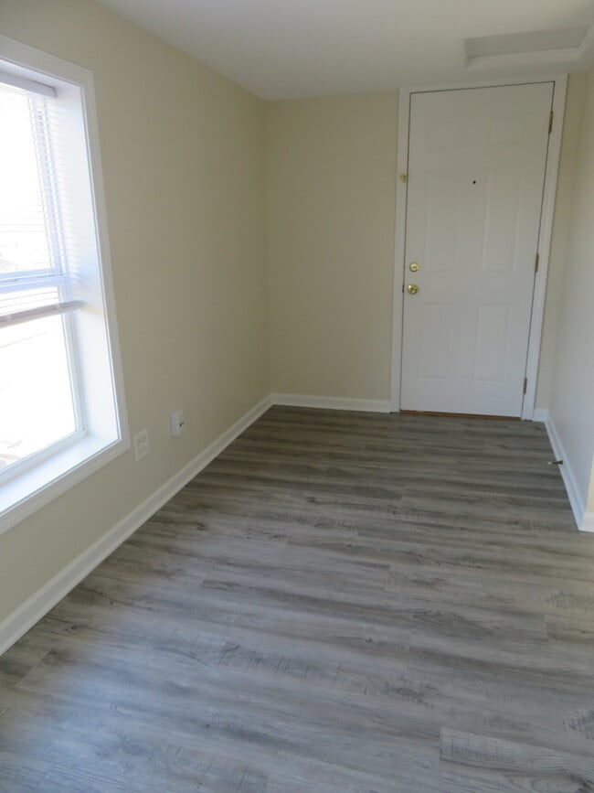 Building Photo - 118 N 12th Ave